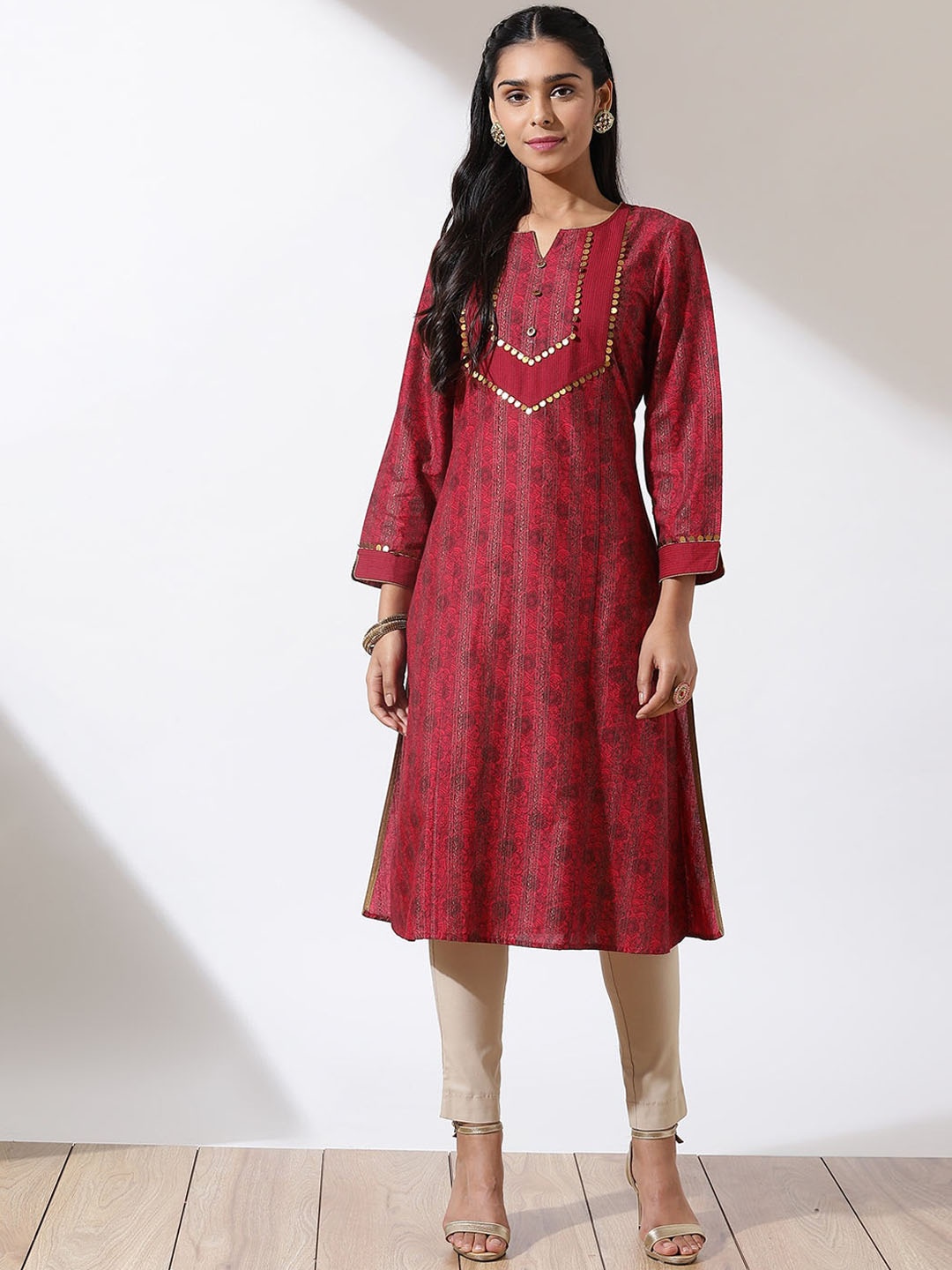 

Lakshita Women Maroon Ethnic Motifs Embroidered Keyhole Neck Flared Sleeves Thread Work Anarkali Kurta