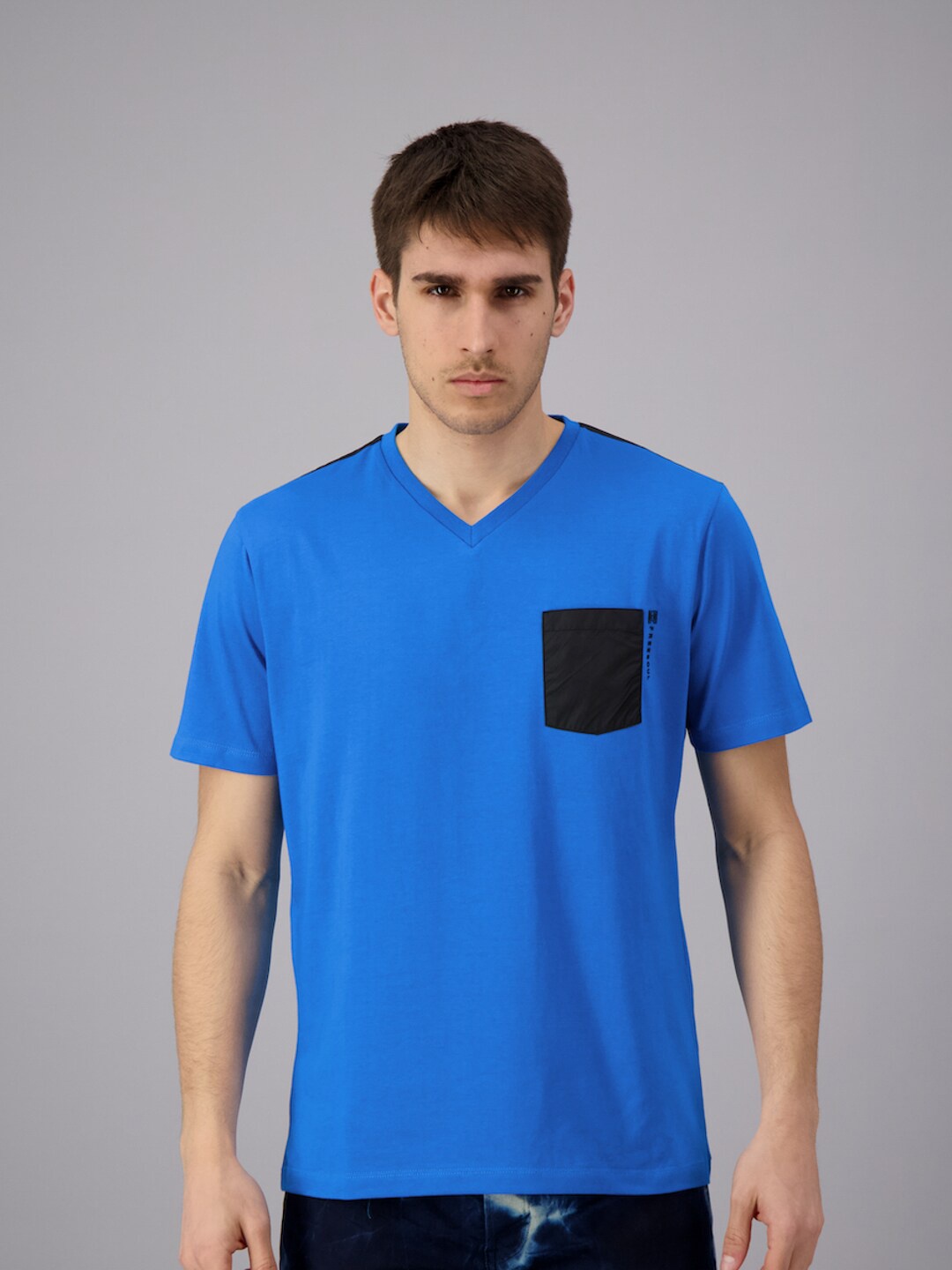 

FREESOUL Men Blue V-Neck Cotton T-shirt