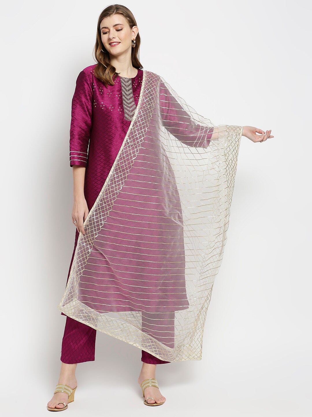 

Dupatta Bazaar Women White & Gold-Toned Embroidered Net Dupatta with Gotta Patti