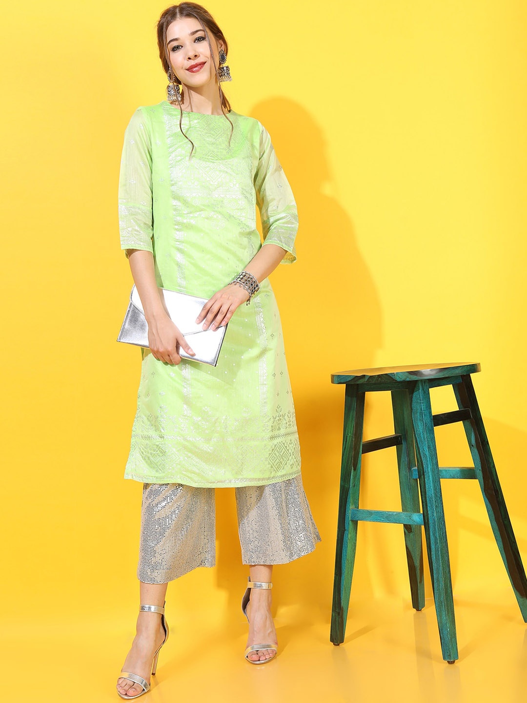 

Vishudh Women Green Ethnic Motifs Printed Straight Kurta