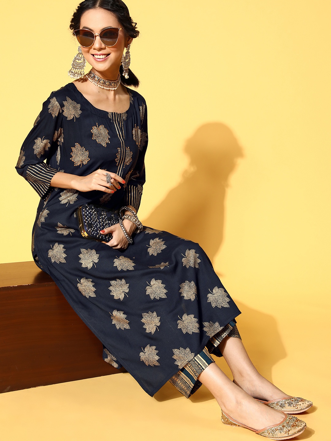 

Blissta Women Abstract Viscose Rayon Print Parade Kurta Set, Navy blue