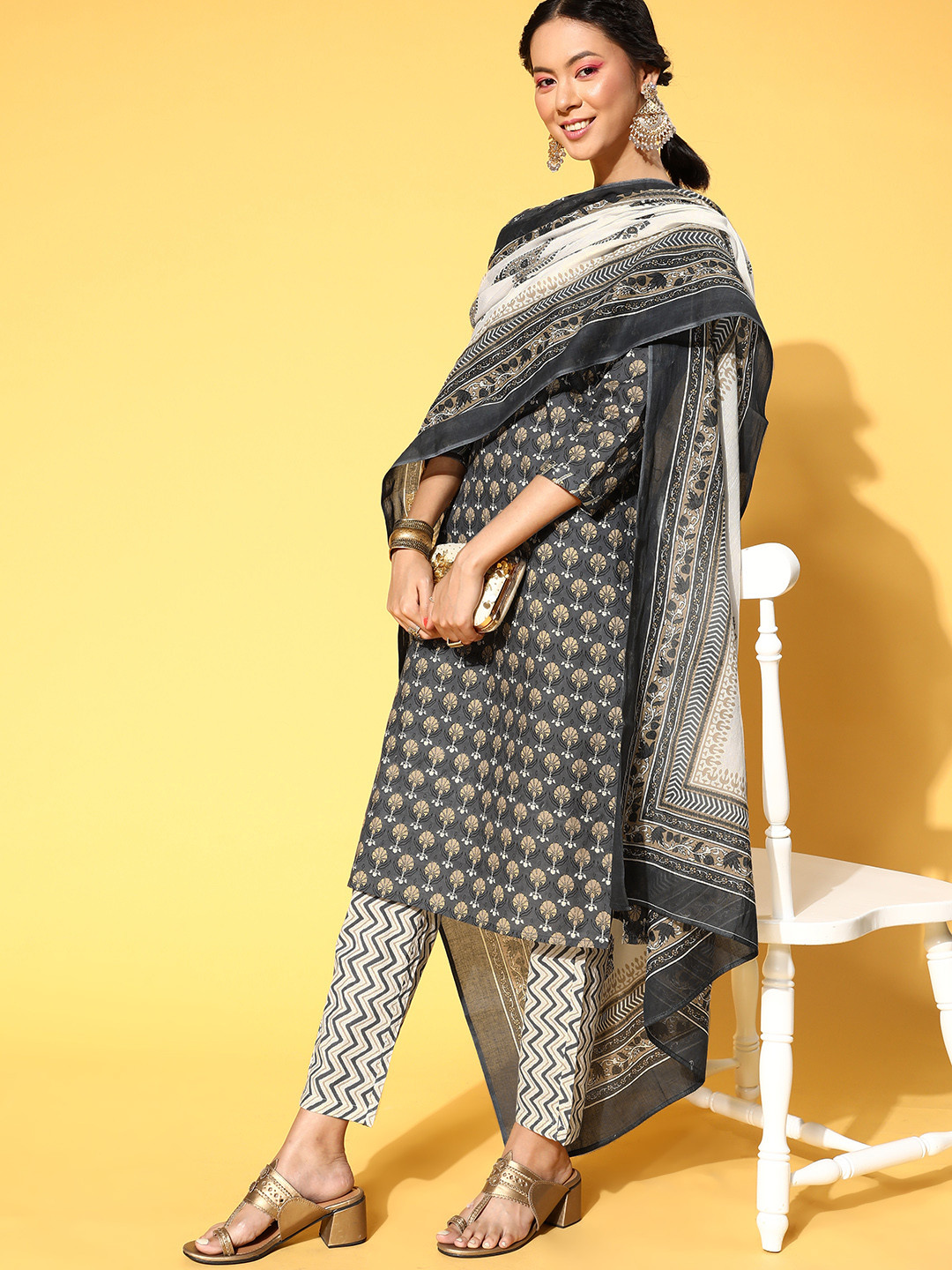 

Blissta Women Ethnic Motifs Cotton Blend Print Parade Kurta Set, Grey