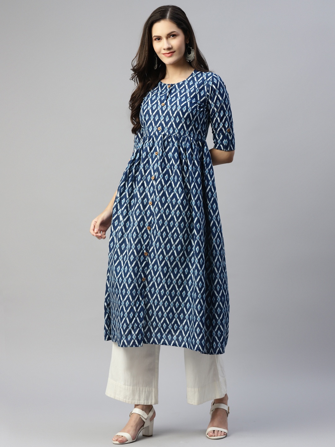 

MALHAAR Women Blue & White Ethnic Motifs Printed Cotton Anarkali Kurta