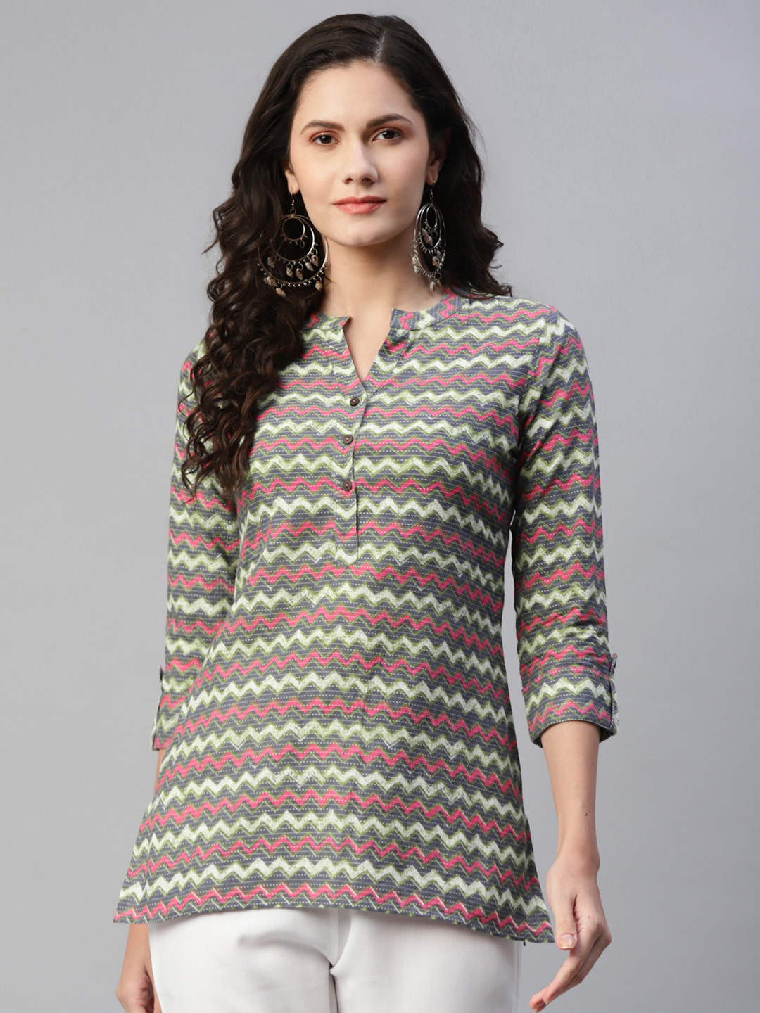 

MALHAAR Green & Pink Chevron Printed Pure Cotton Kurti