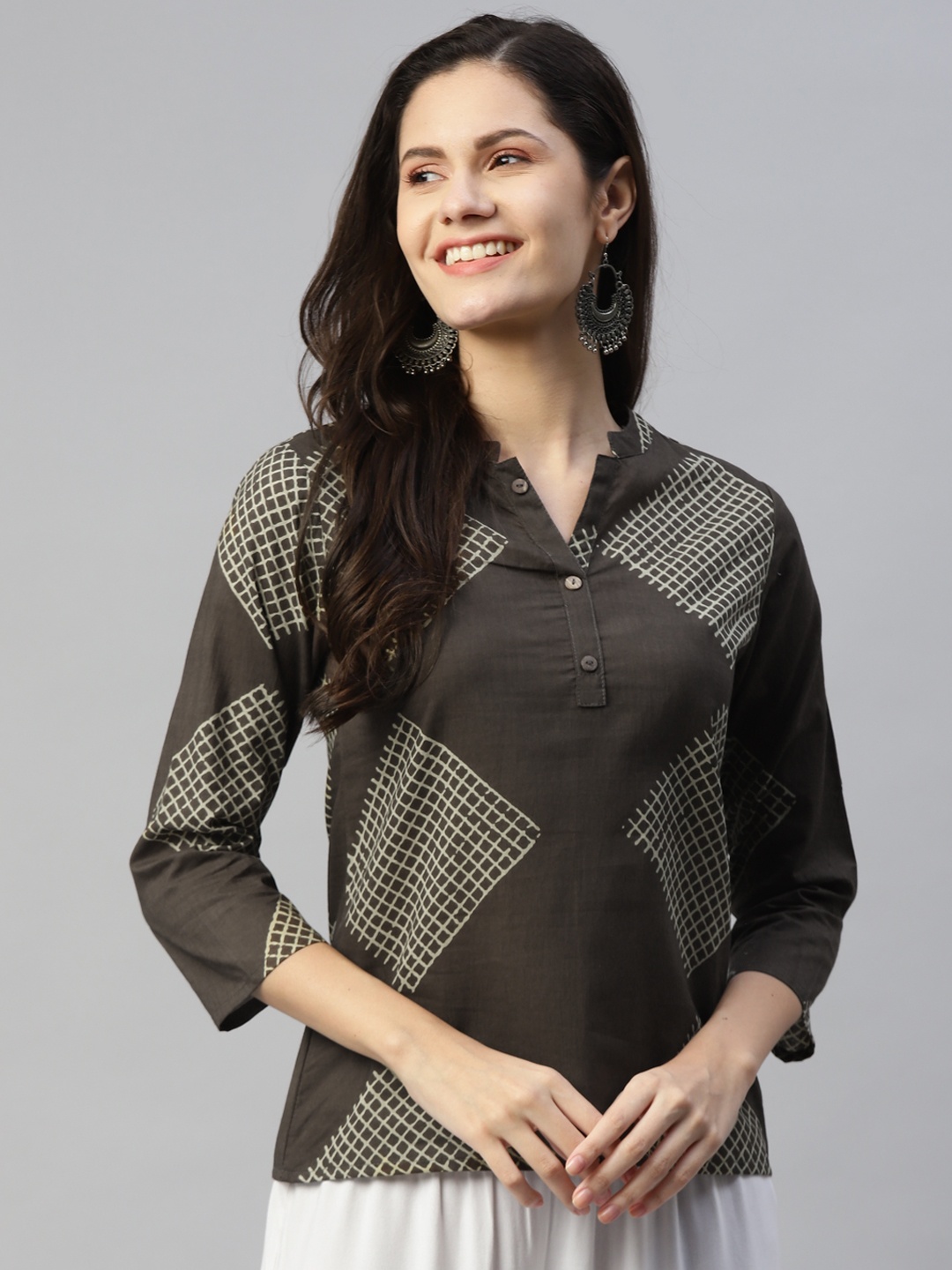 

MALHAAR Grey Geometric Printed Pure Cotton Kurti