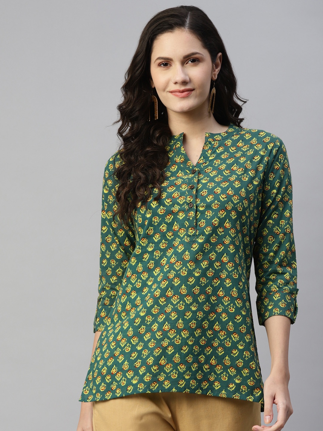 

MALHAAR Green & Yellow Floral Printed Pure Cotton Kurti