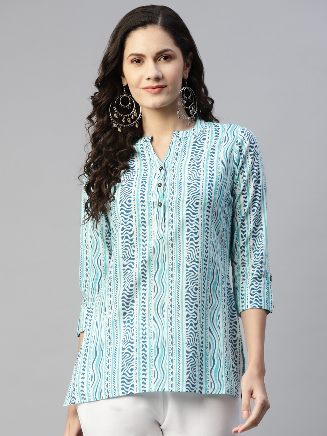 

MALHAAR Blue & White Printed Pure Cotton Kurti