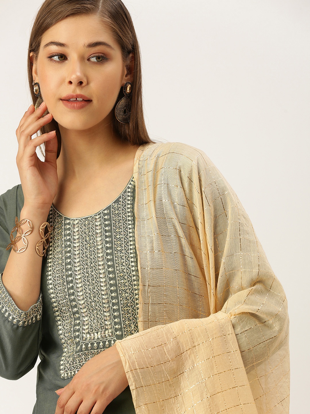 

SWAGG INDIA Women Green & Golden Yoke Design Sequinned Cotton Kurta Set & Dupatta