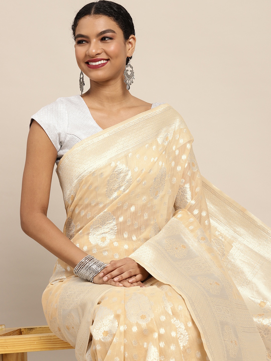 

Leeza Store Beige & Silver-Coloured Ethnic Motifs Zari Organza Banarasi Saree