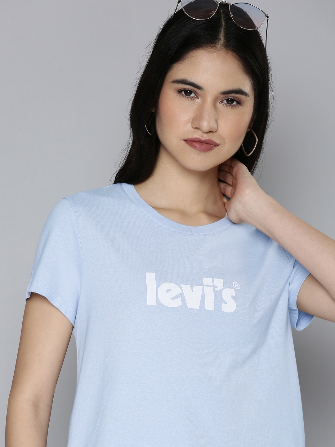 

Levis Women Blue & White Brand Logo Printed Pure Cotton Slim Fit T-shirt