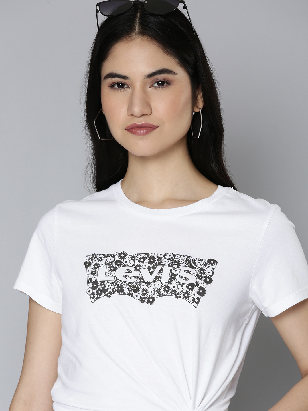 

Levis Women White Brand Logo Printed Pure Cotton Slim Fit T-shirt