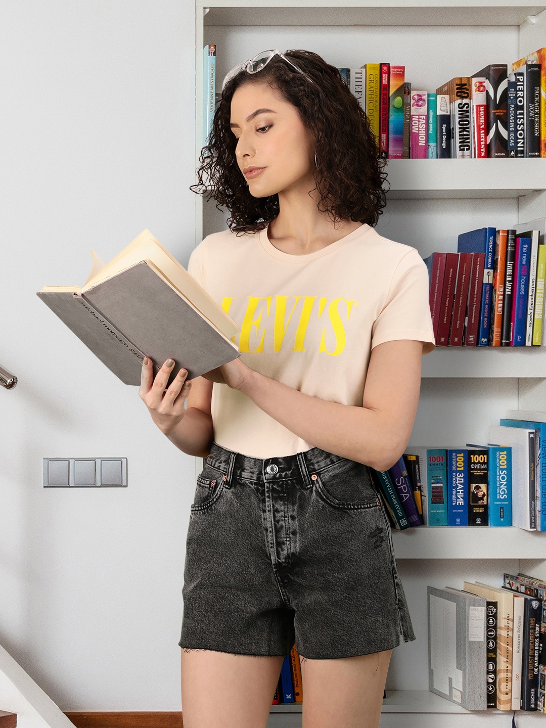 

Levis Women Pink & Yellow Printed Pure Cotton T-shirt