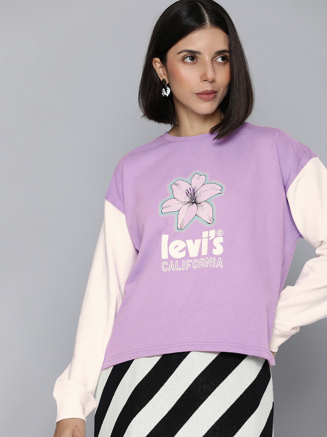 

Levis Women Purple Printed Drop-Shoulder Sweatshirt with Contrast Sleeves