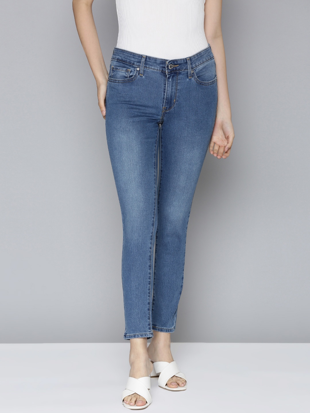 

Levis Women Blue 711 Skinny Fit Light Fade Mid Rise Stretchable Jeans