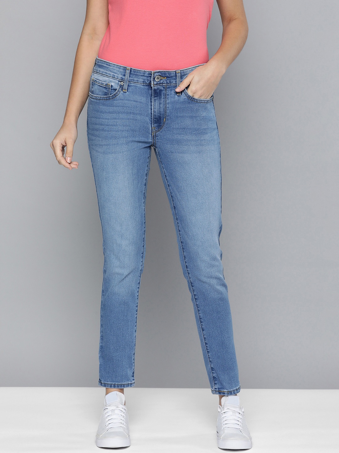 

Levis Women Blue 711 Skinny Fit Light Fade Stretchable Jeans