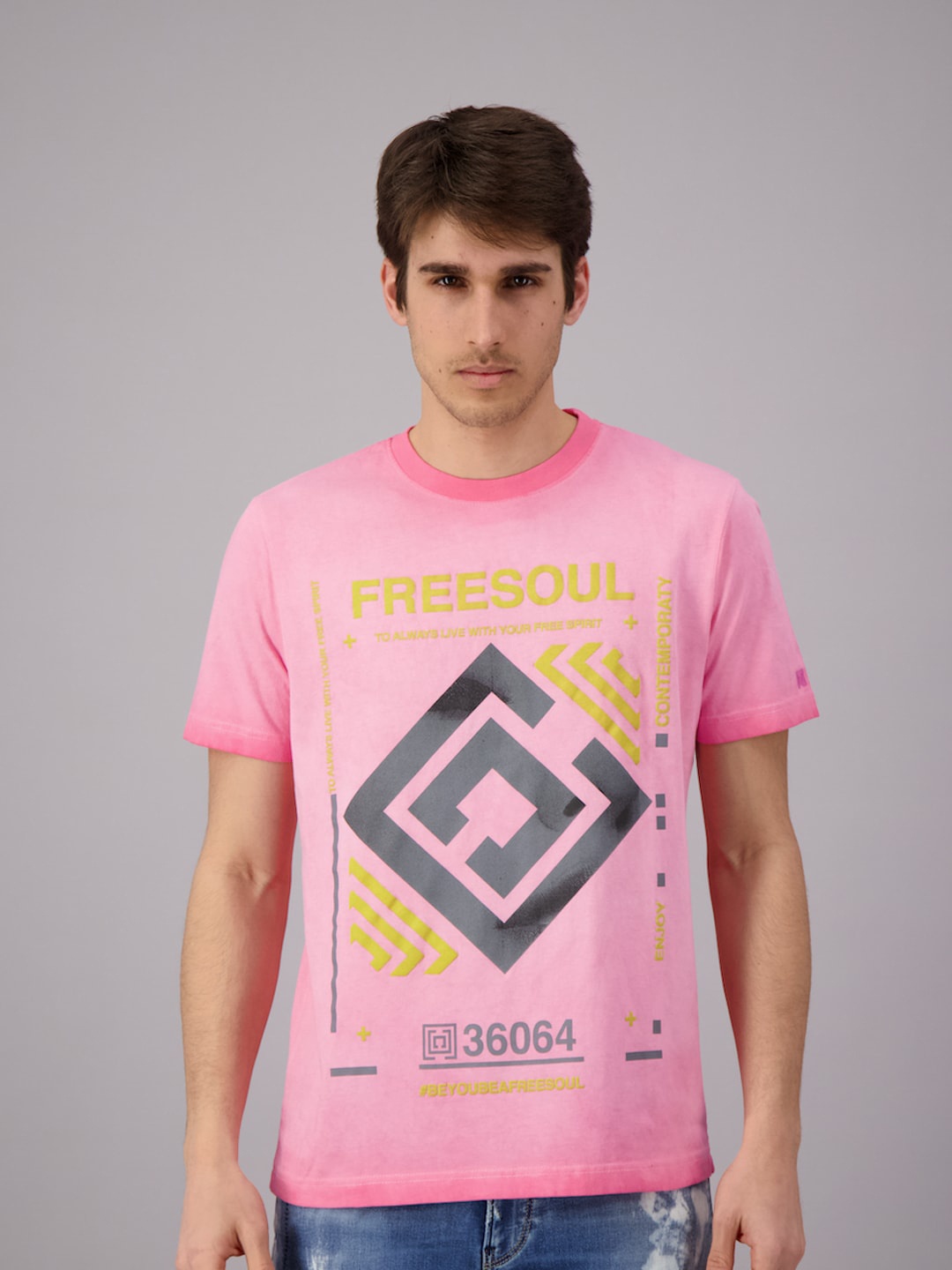 

FREESOUL Men Pink Typography Printed Cotton T-shirt