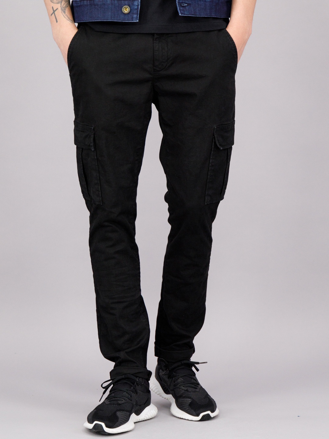

FREESOUL Men Black Cotton Cargos Trousers