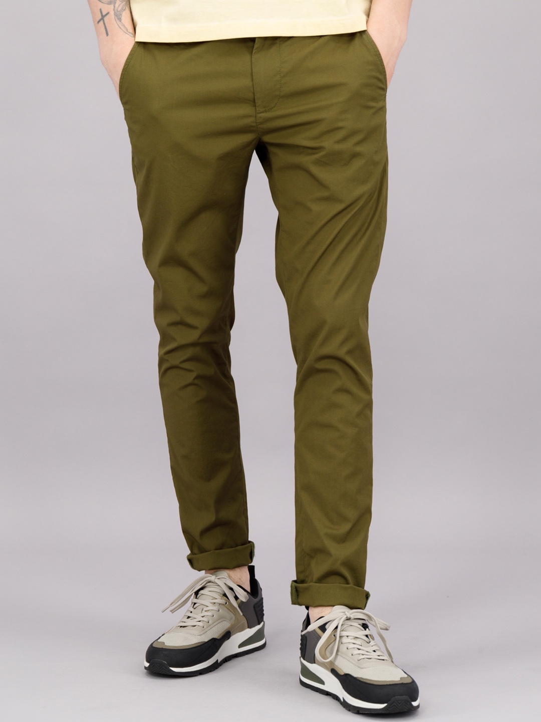 

FREESOUL Men Olive Green Regular Fit Solid Trousers