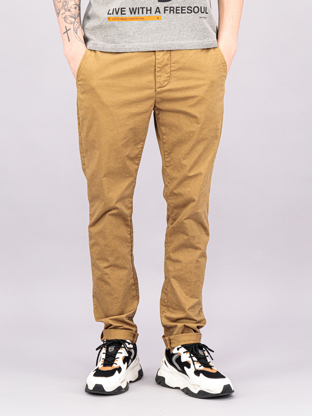 

FREESOUL Men Beige Chinos Trousers