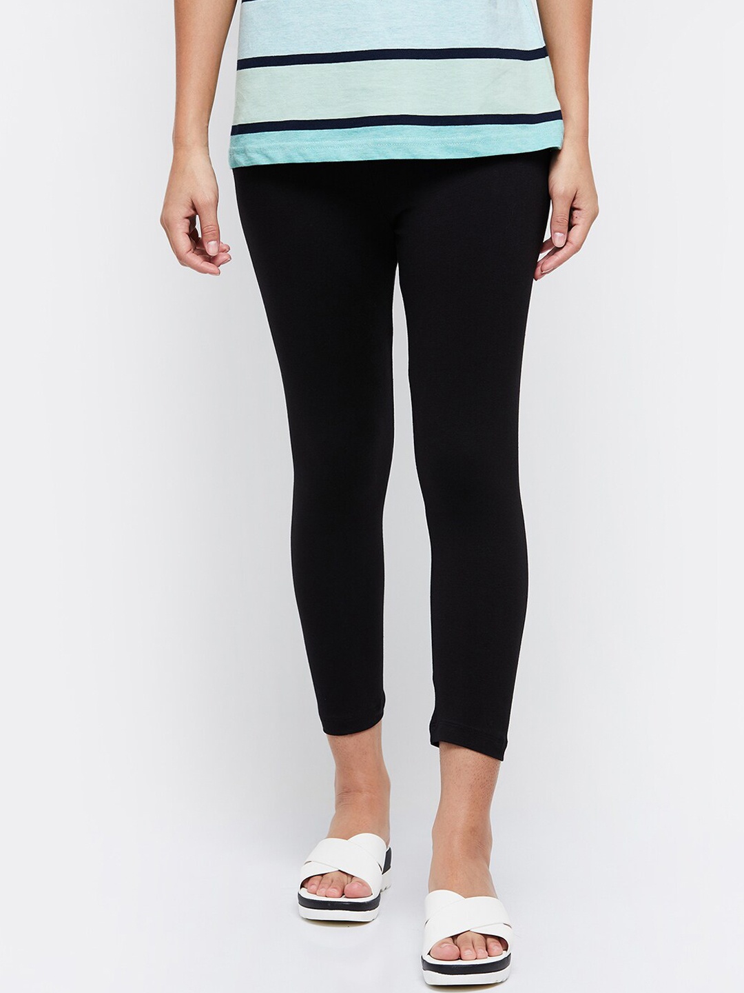 

max Women Black Solid Comfort-Fit Above Ankle-Length Leggings