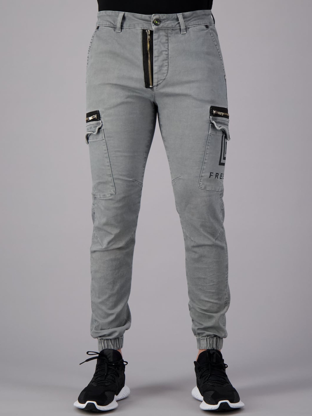 

FREESOUL Men Grey Cargos Trousers