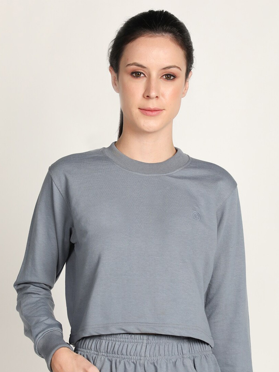 

CHKOKKO Grey Solid Cuffed Sleeves Crop Top