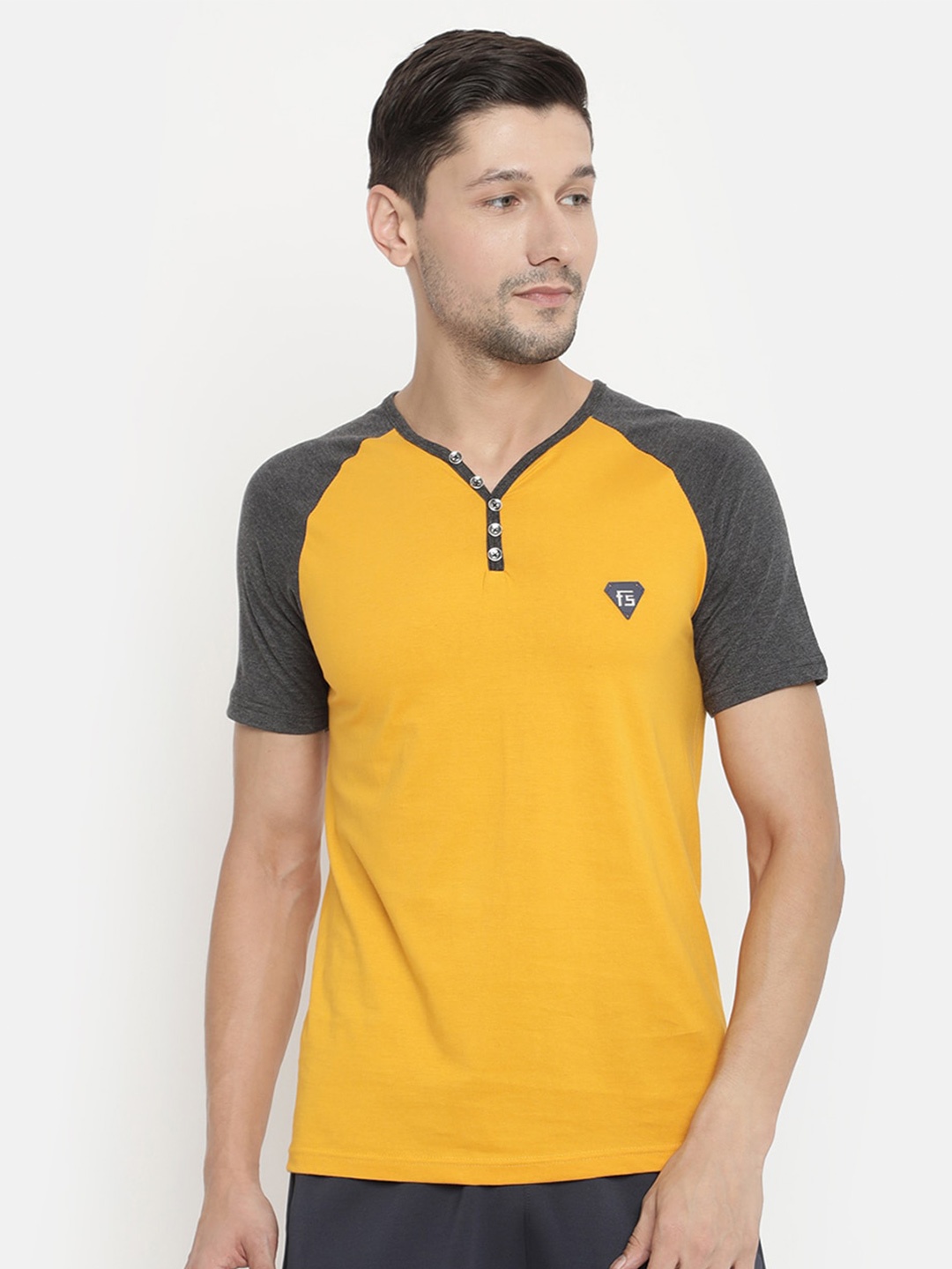 

V2 Value & Variety Men Grey & Yellow Colourblocked V-Neck T-shirt