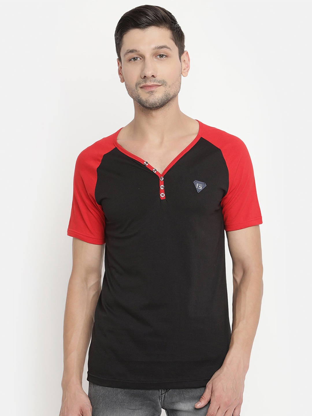 

V2 Value & Variety Men Red Colourblocked V-Neck T-shirt