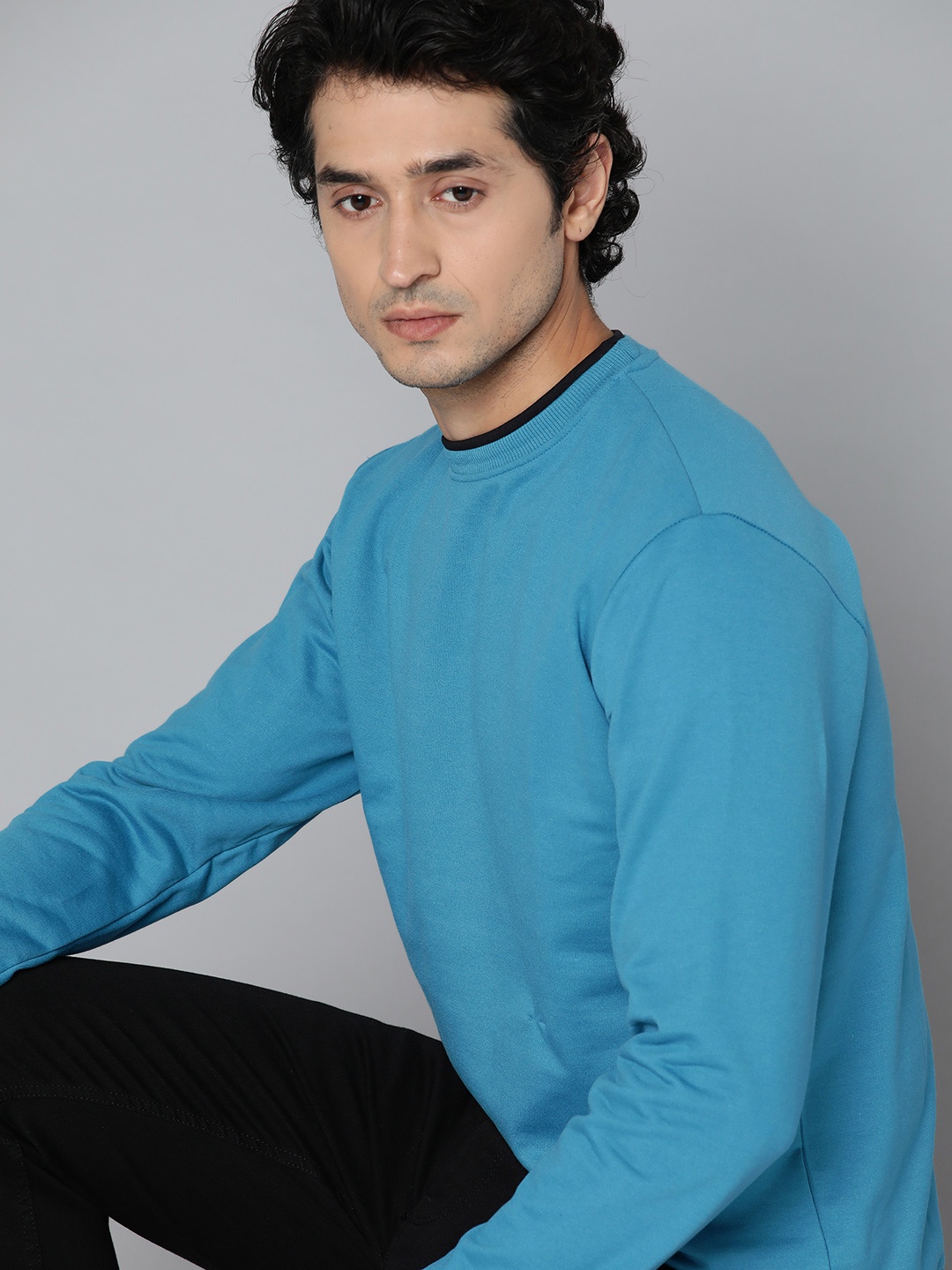 

ether Men Blue Solid Sweatshirt