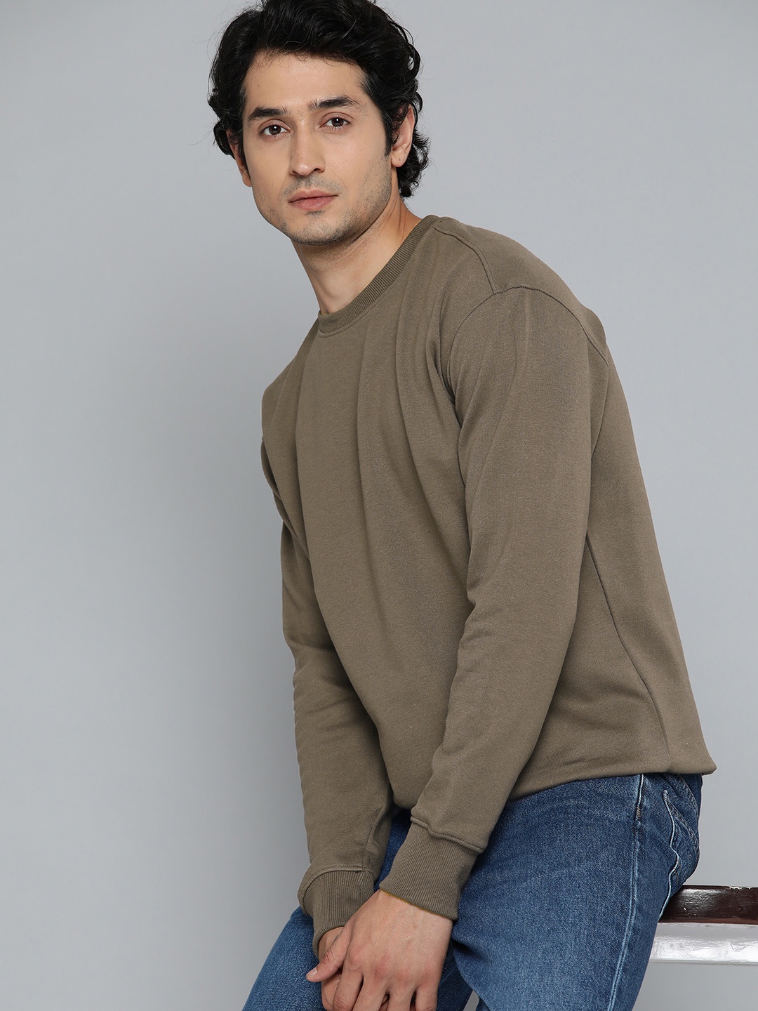 

ether Men Brown Solid Sweatshirt