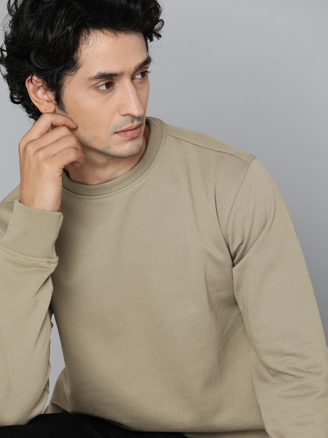 

ether Men Olive Green Solid Sweatshirt