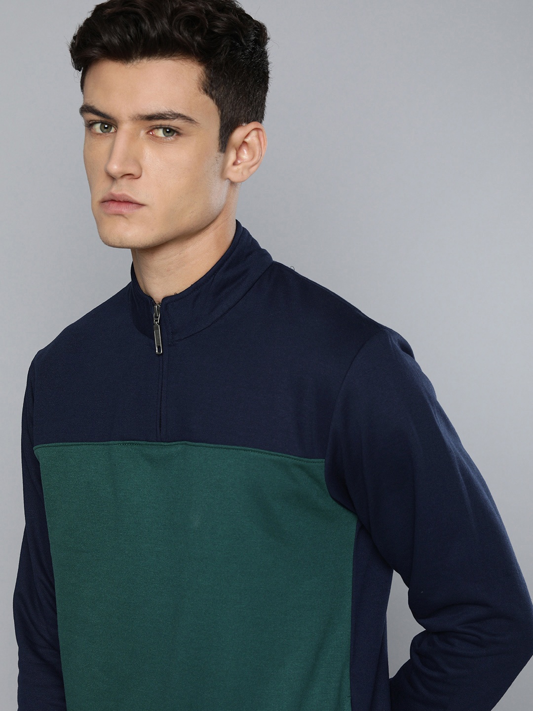 

ether Men Navy Blue& Green Colourblocked Sweatshirt