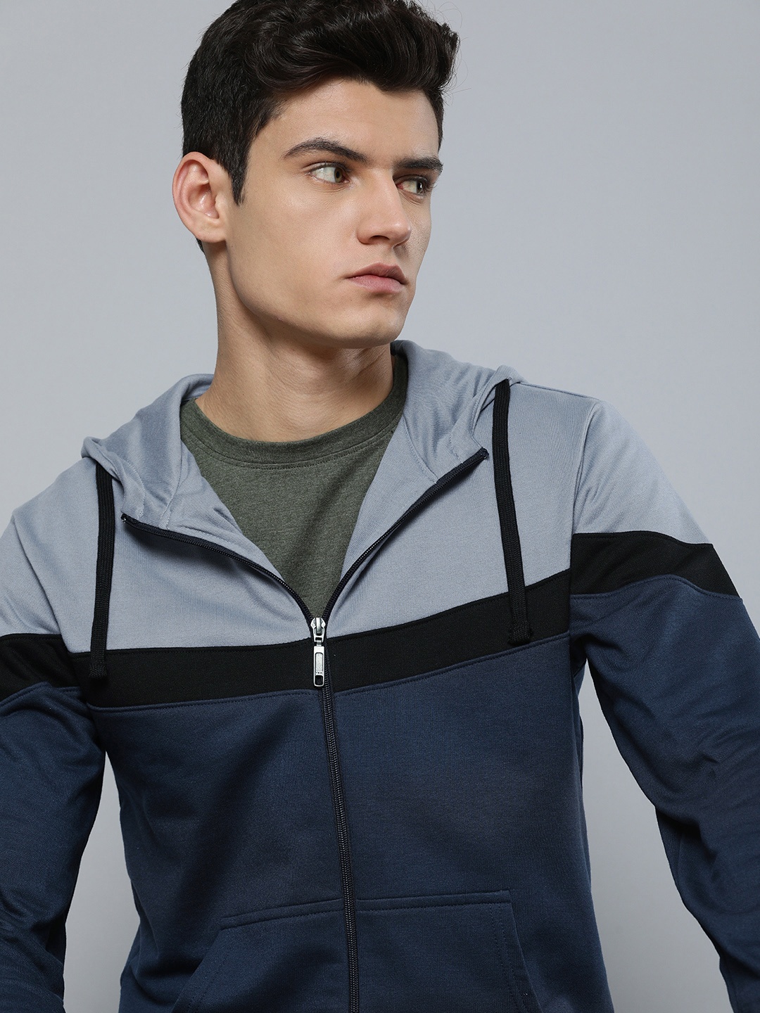 

ether Men Grey & Navy Blue Colourblocked Hooded Sweatshirt