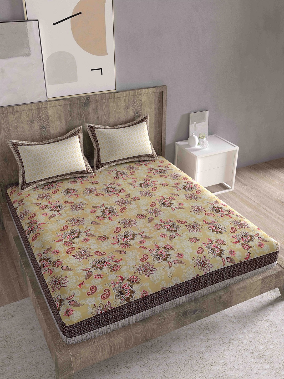 

Spangle Yellow & Brown Floral 260 TC Cotton King Bedsheet with 2 Pillow Covers