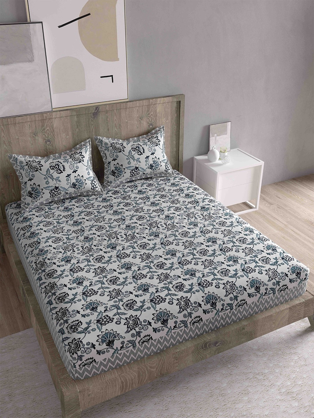 

Spangle Green & White Floral 260 TC Cotton King Bedsheet with 2 Pillow Covers