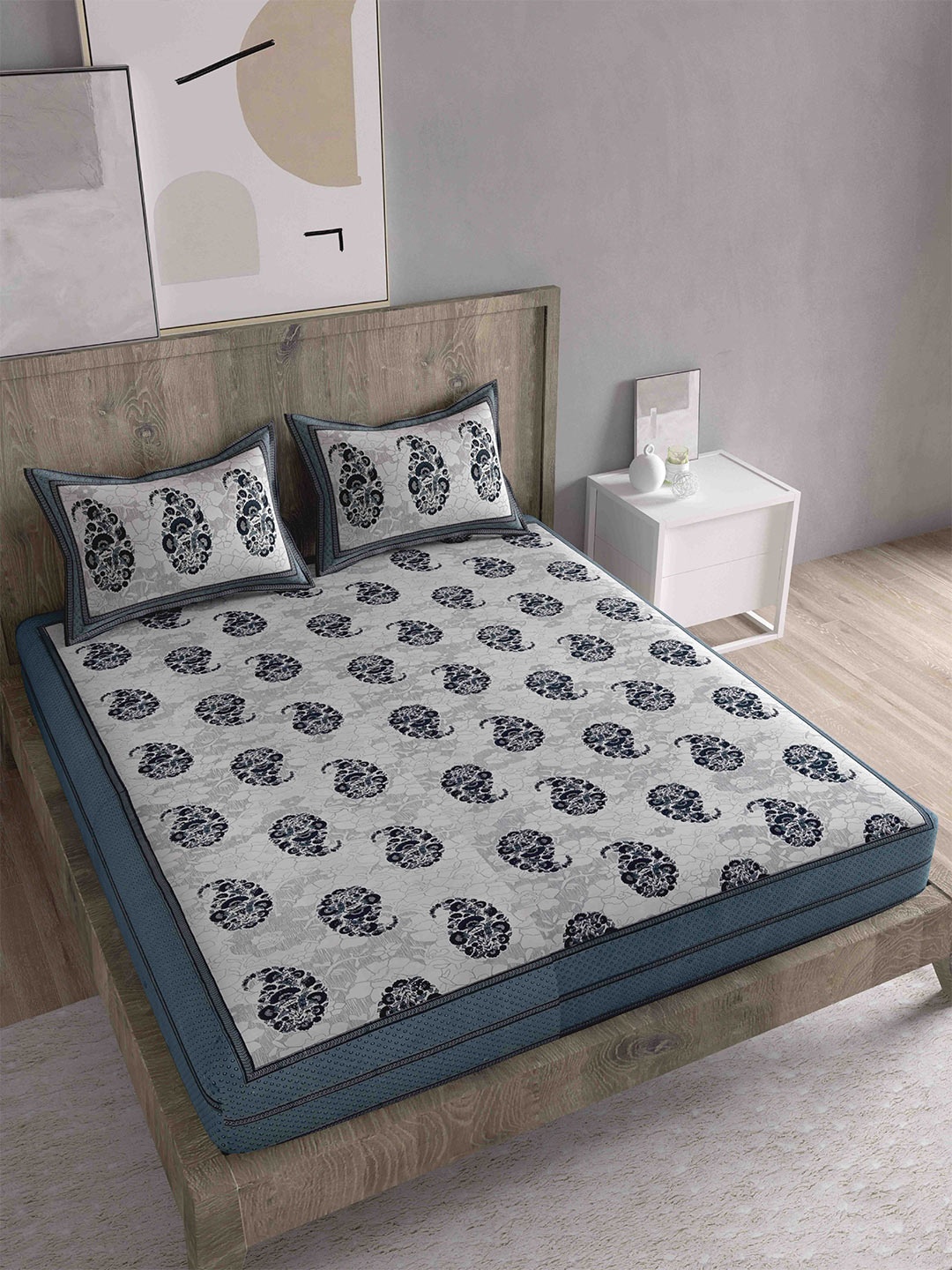 

Spangle Blue Ethnic Motifs 260 TC Cotton King Bedsheet with 2 Pillow Covers