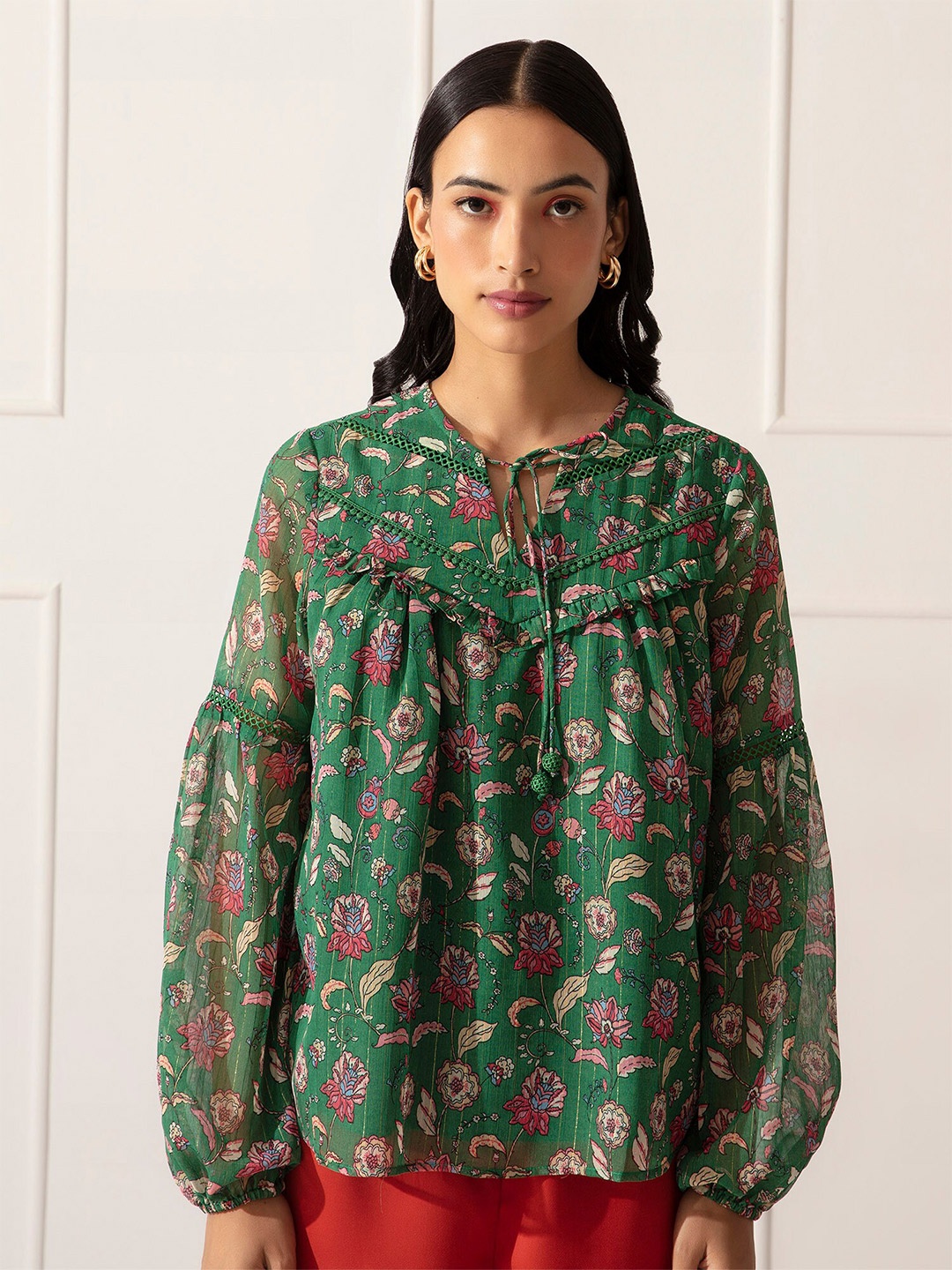 

20Dresses Women Green & Red Floral Printed Tie-Up Neck Chiffon Top