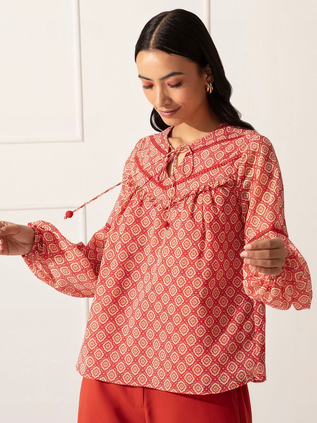 

20Dresses Red & Cream-Coloured Print Chiffon Puff Sleeve Tie-Up A-Line Top