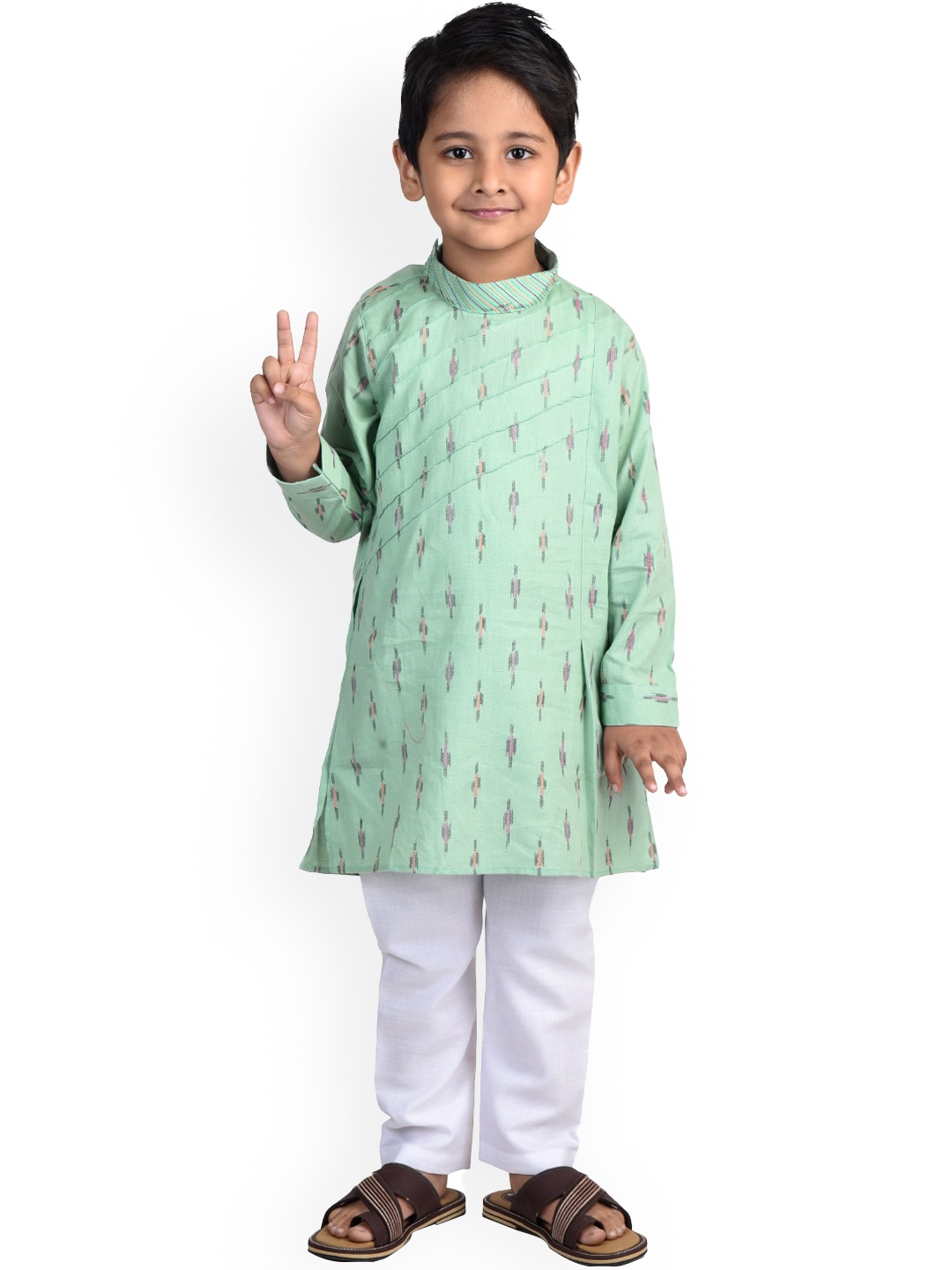 

Kinder Kids Boys Green Floral Printed Pure Cotton Kurti with Pyjamas & With Dupatta