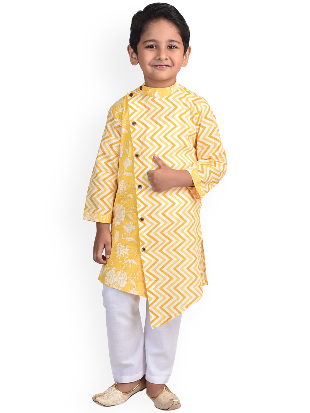 

Kinder Kids Boys Yellow Printed Angrakha Pure Cotton Kurti with Trousers