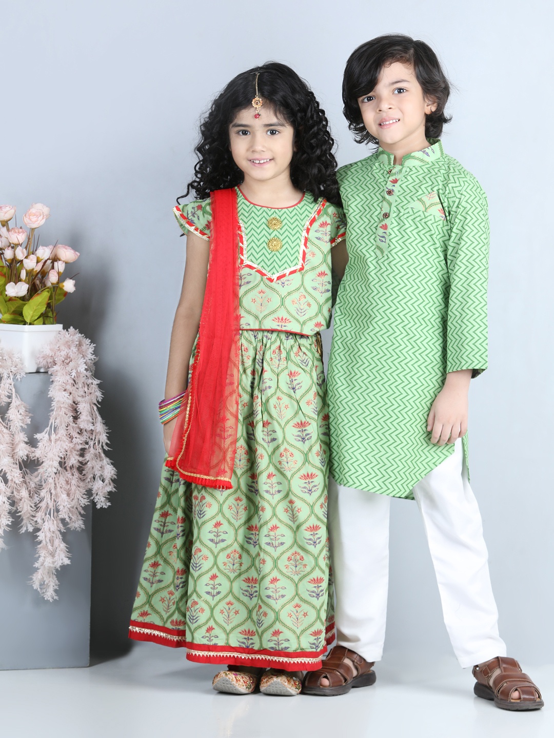 

Kinder Kids Boys Green Angrakha Pure Cotton Kurti with Pyjamas