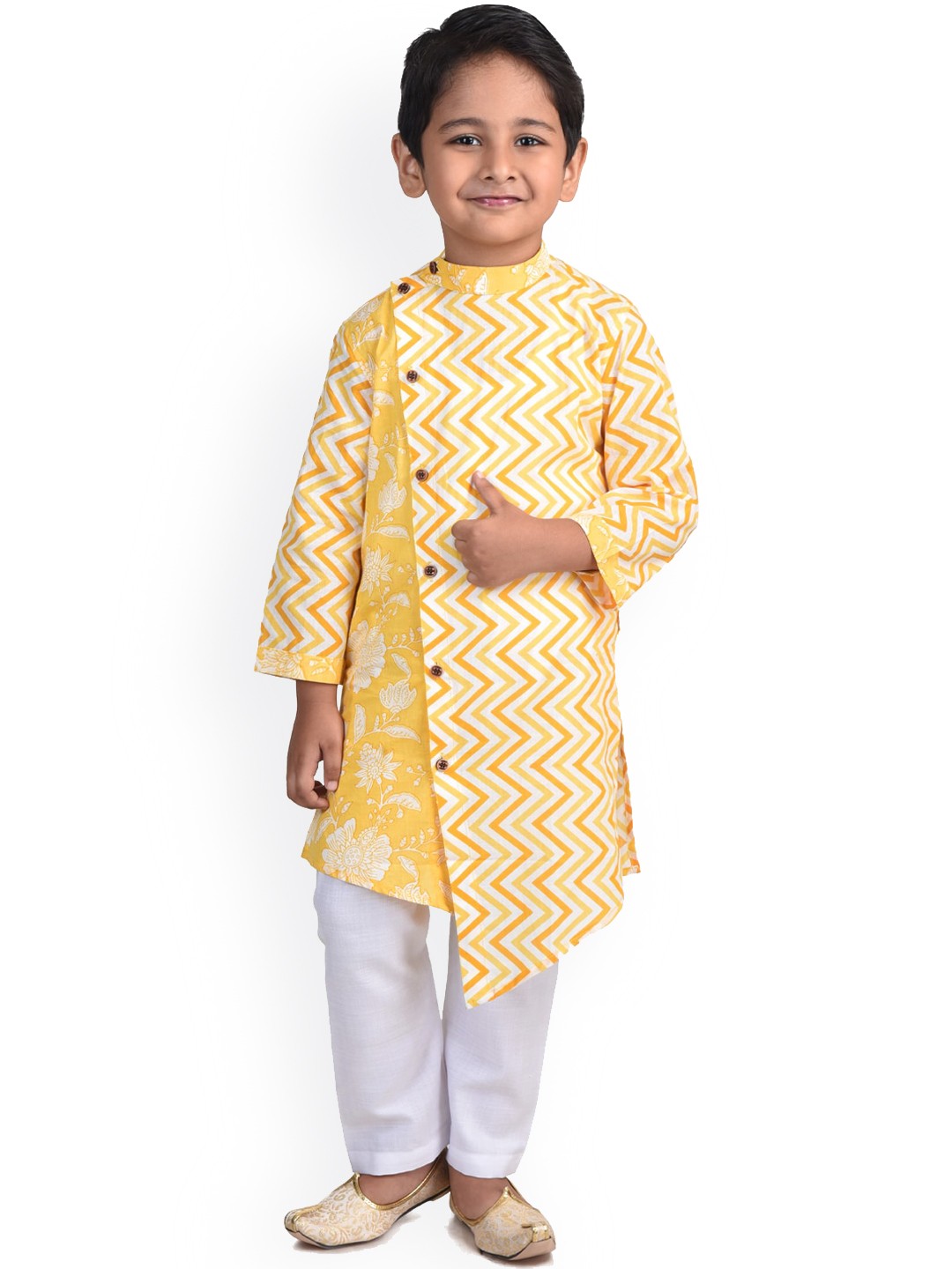 

Kinder Kids Boys Yellow Printed Angrakha Pure Cotton Kurti with Trousers