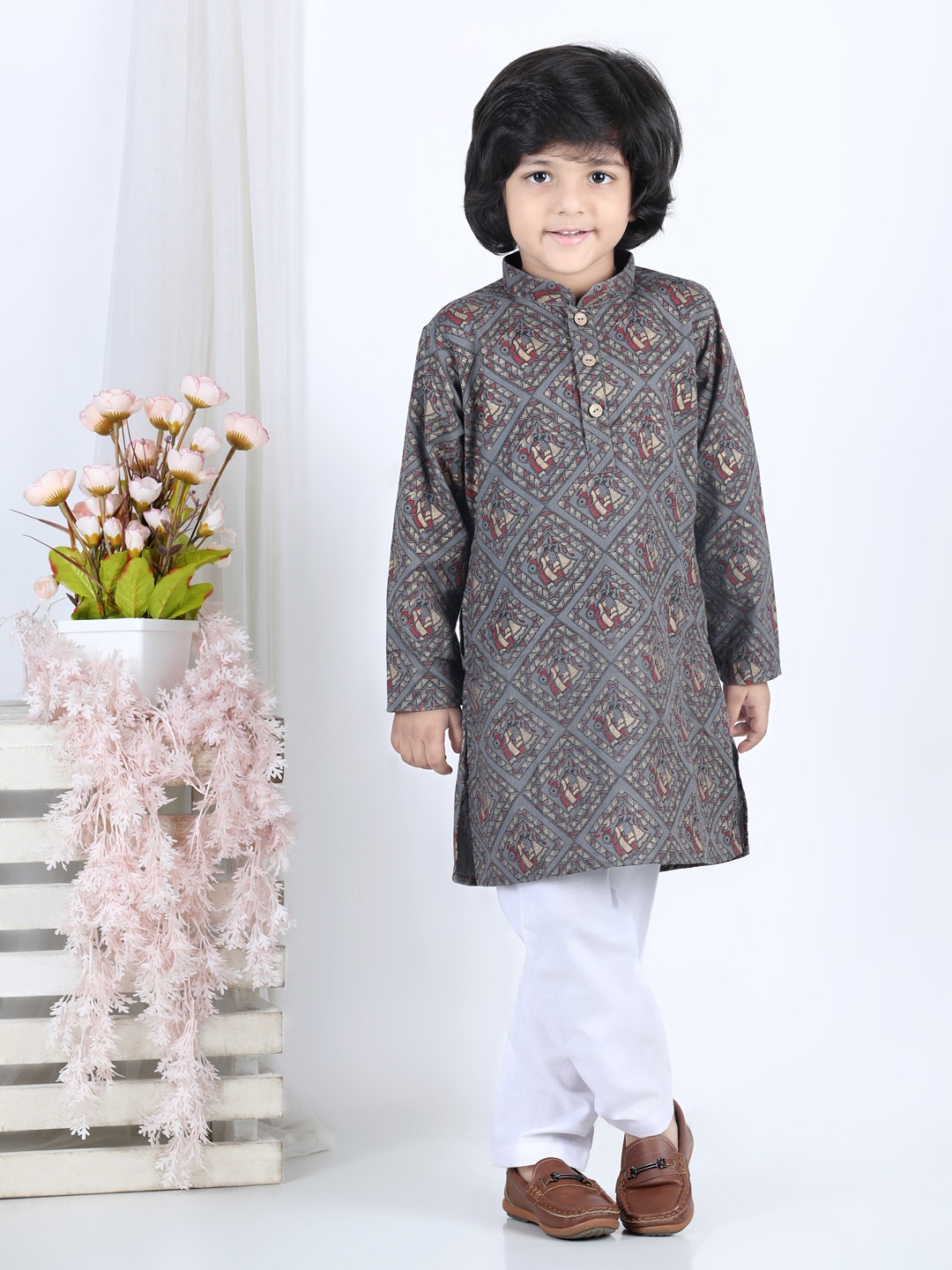 

Kinder Kids Boys Brown Floral Printed Pure Cotton Kurta with Pyjamas