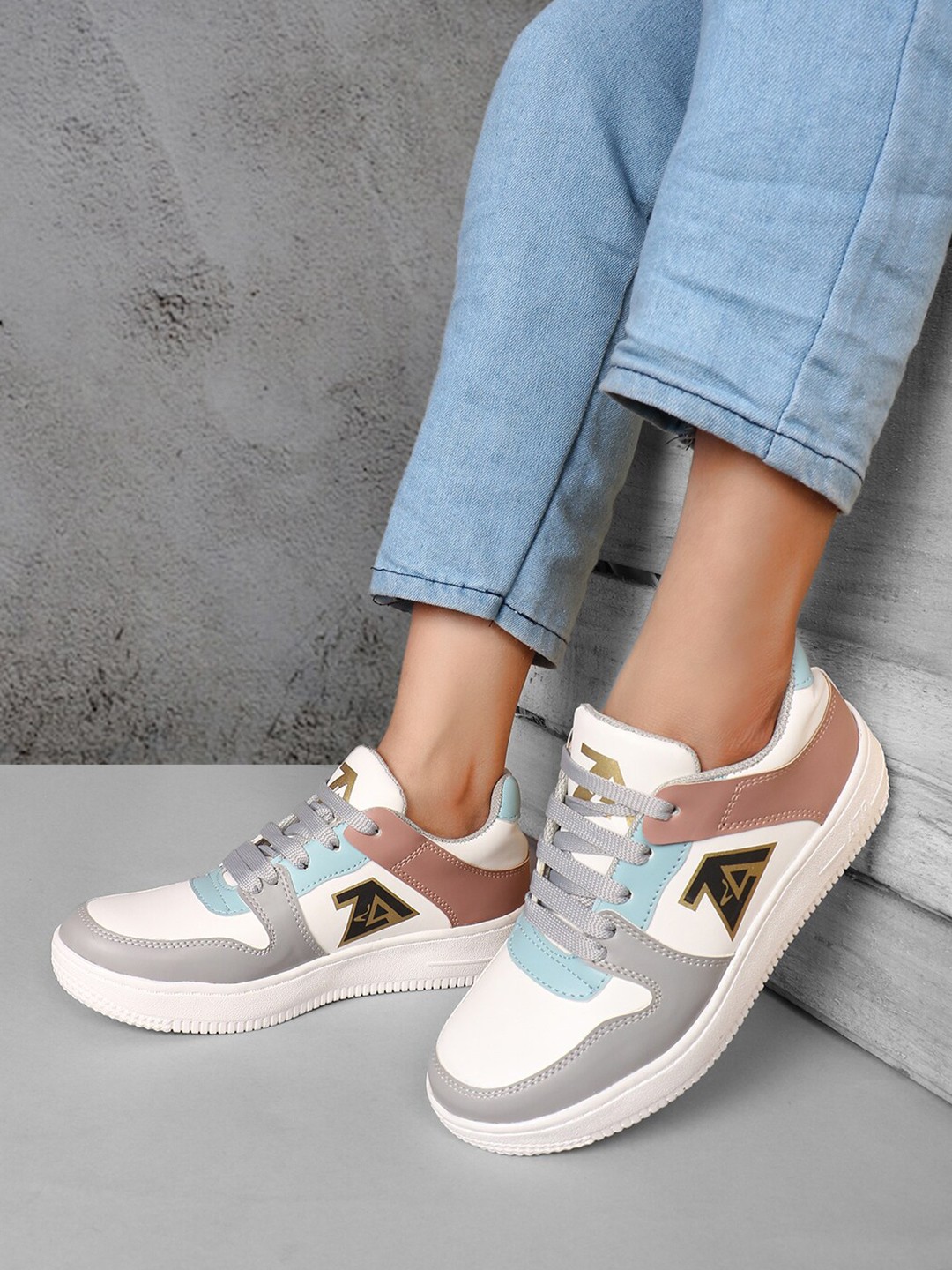 

Alishtezia Women Grey Walking Shoes