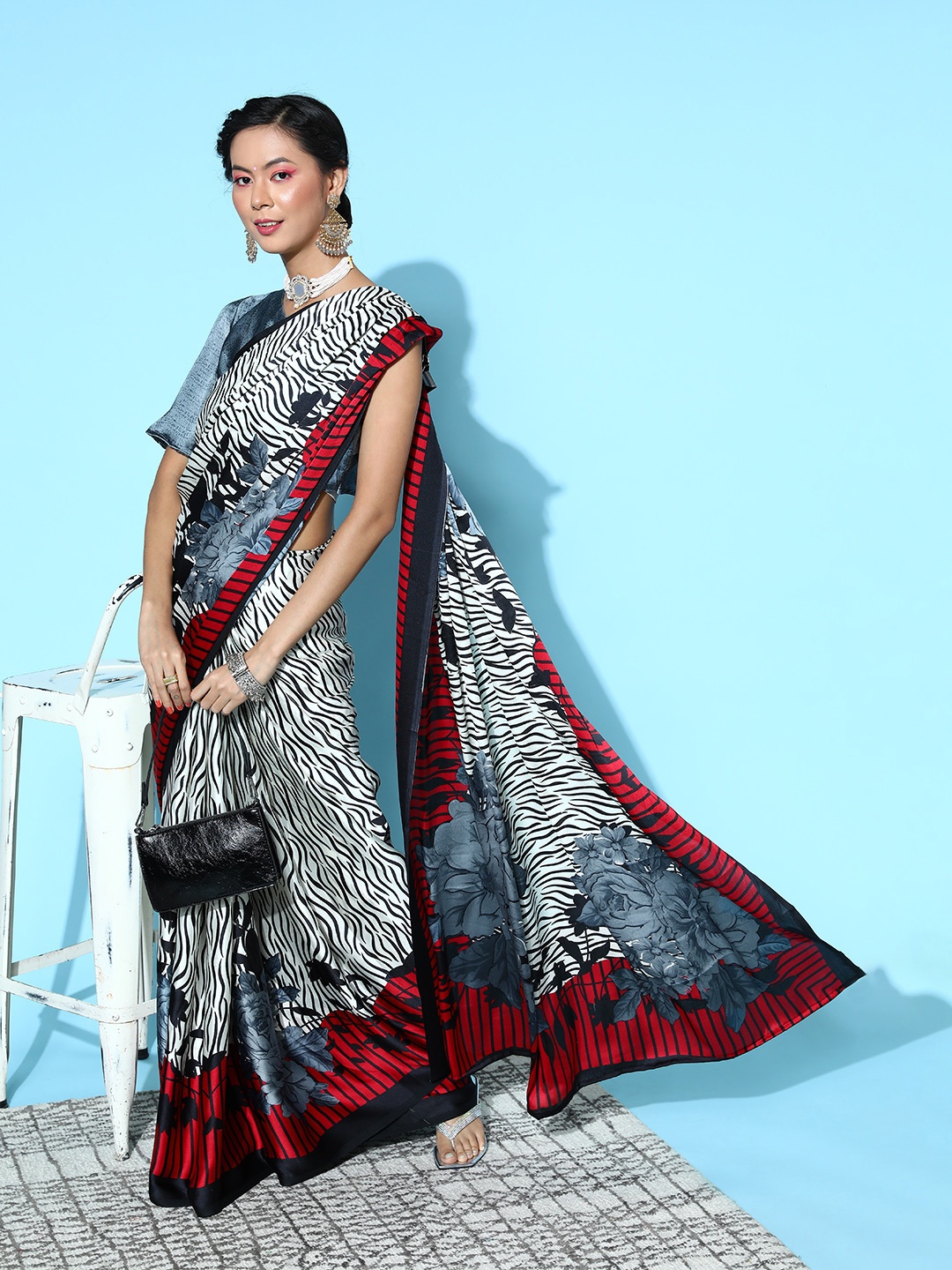 

Saree mall White & Black Sarees
