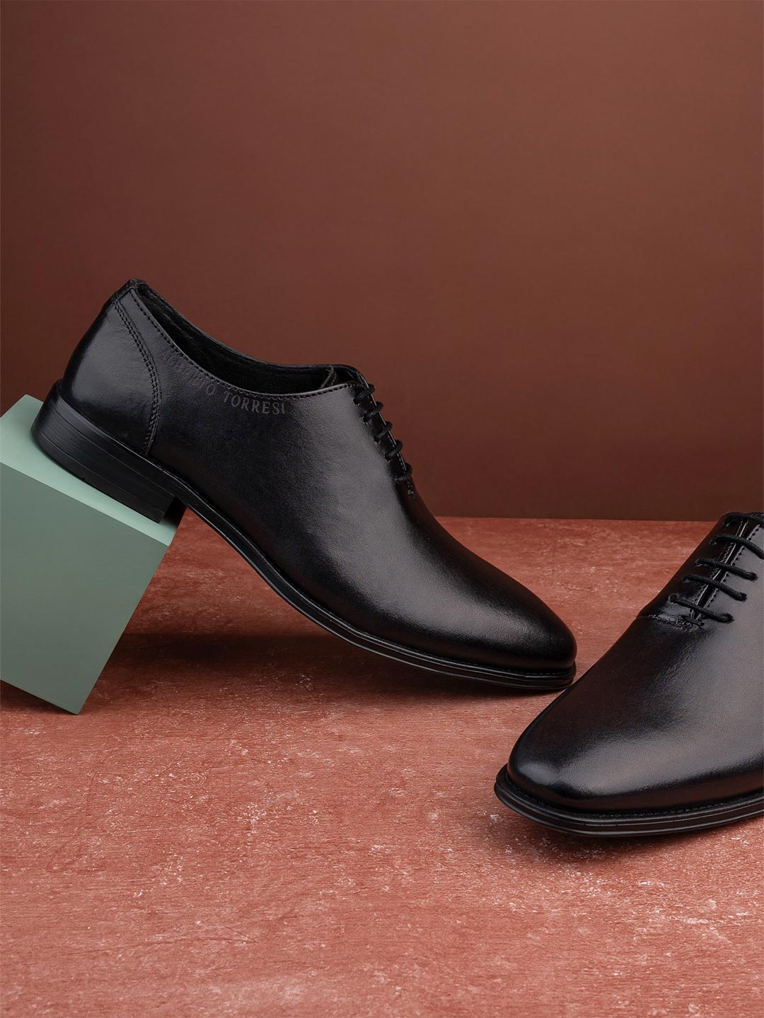 

Alberto Torresi Men Black Lace-Up Formal Oxford Shoes