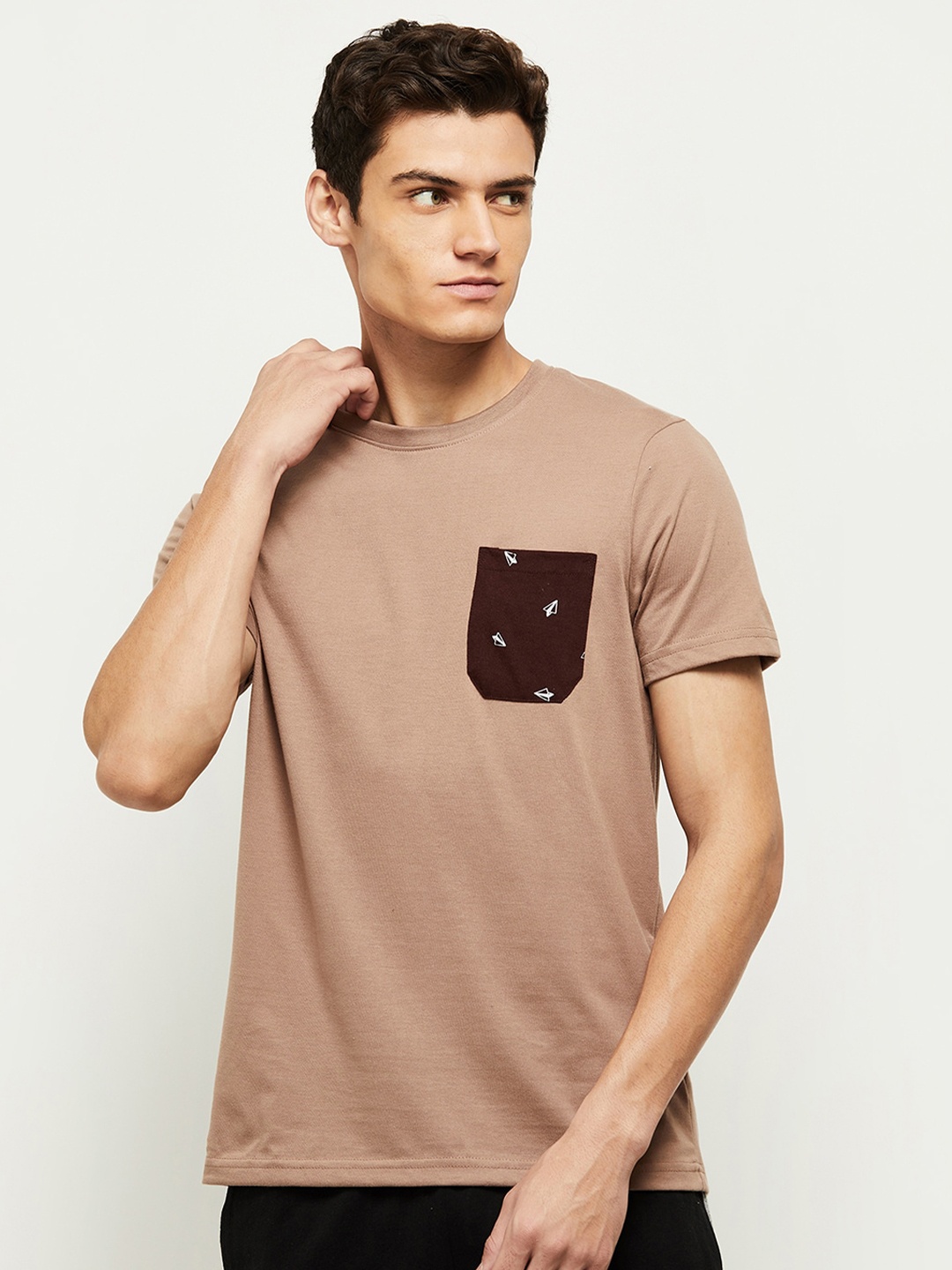

max Men Beige T-shirt With Pocket detailing