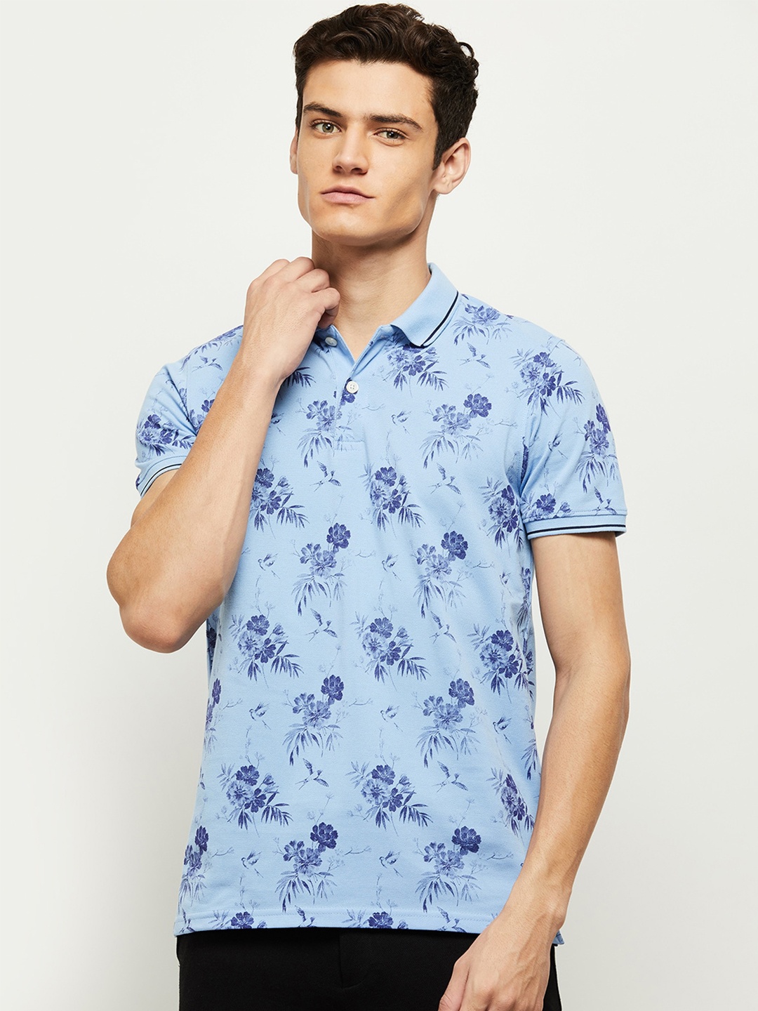 

max Men Blue Floral Printed Polo Collar T-shirt