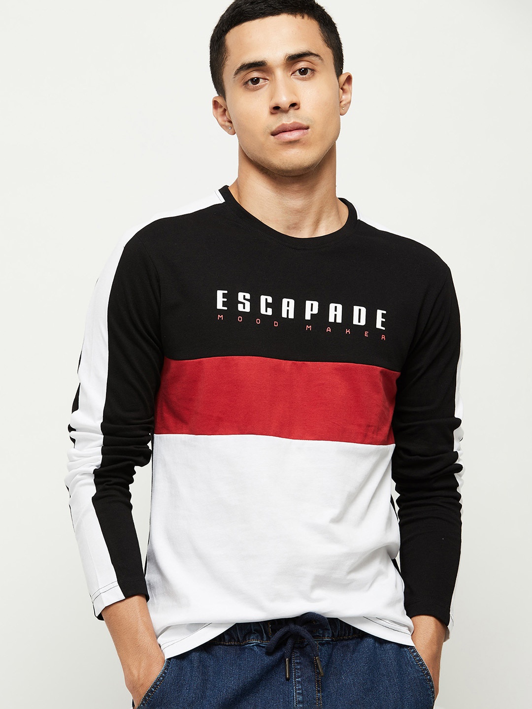 

max Men Black & White Typography Colourblocked Applique T-shirt