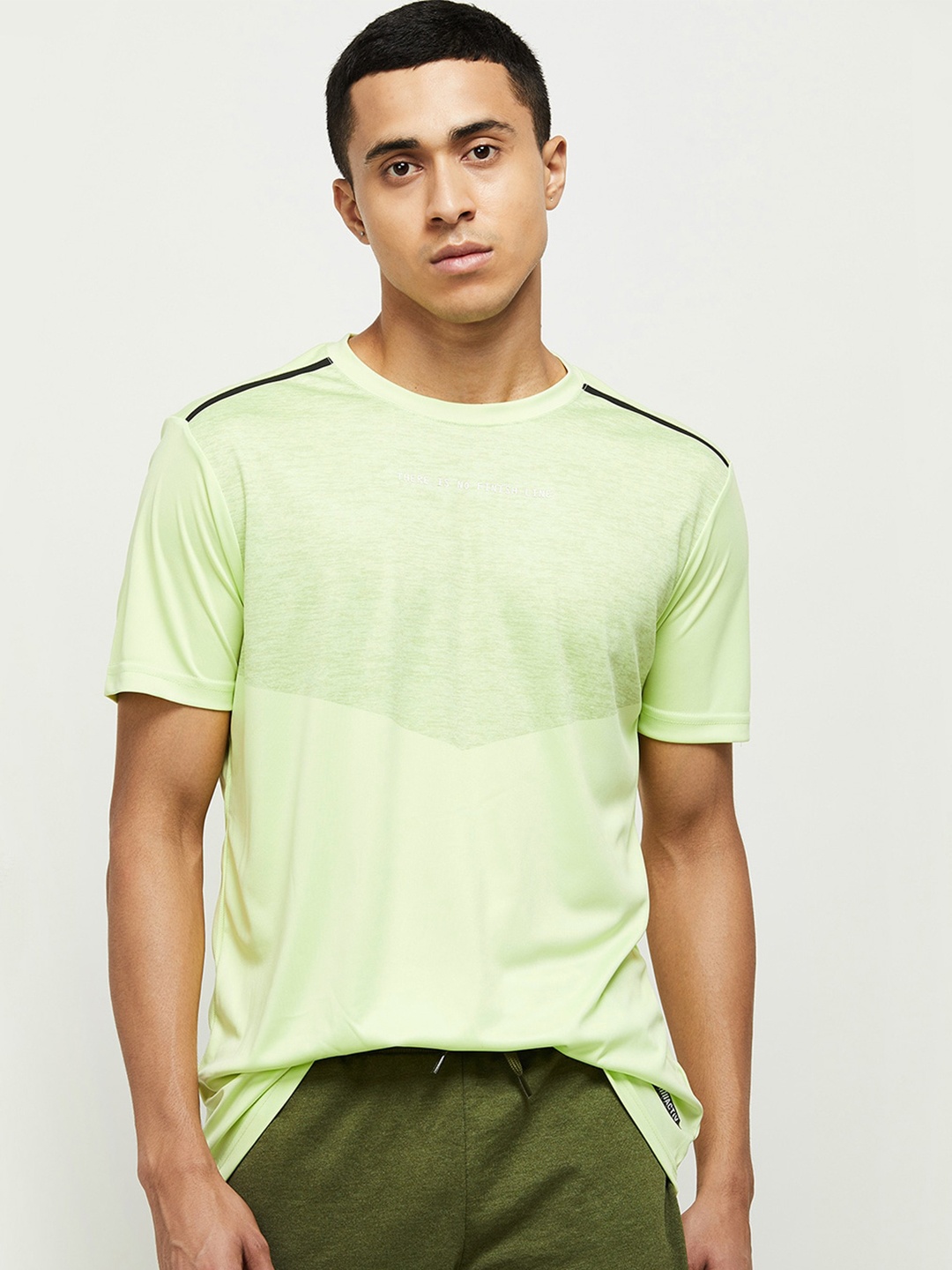 

max Men Green T-shirt